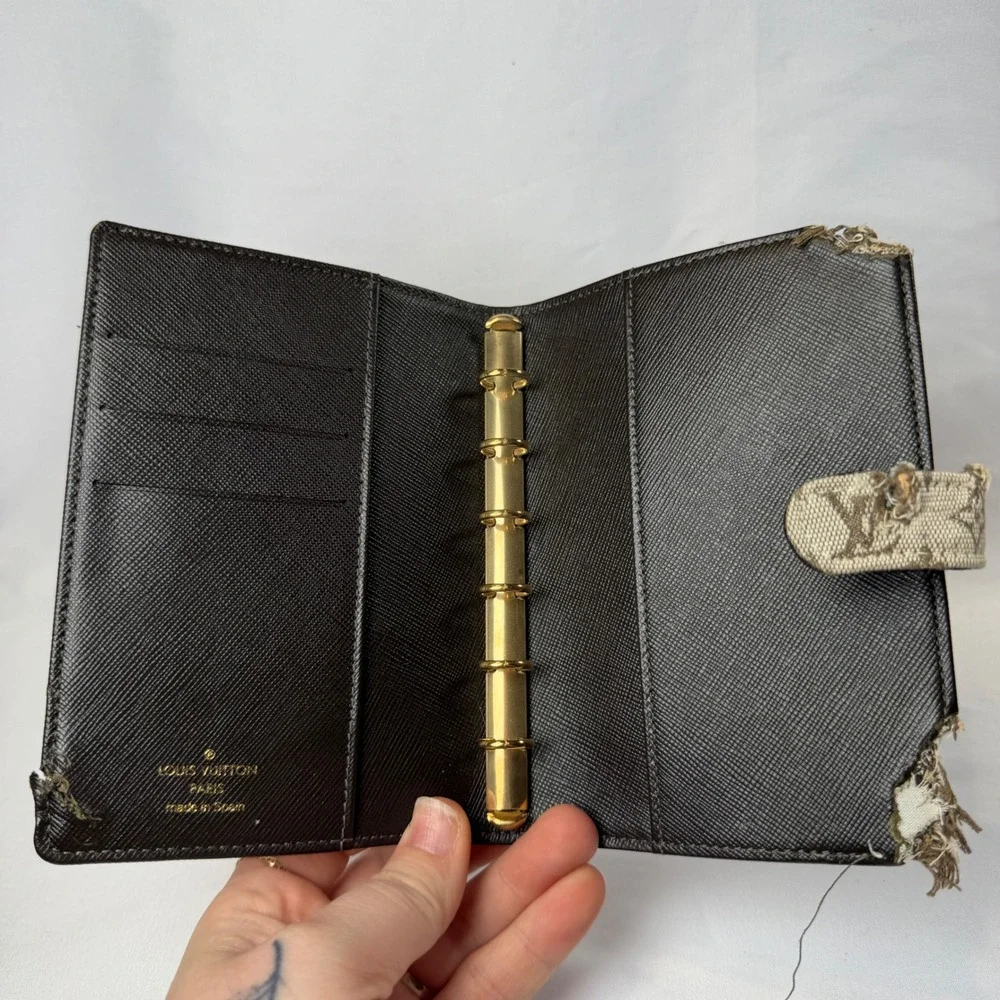 Louis Vuitton excellent pre
